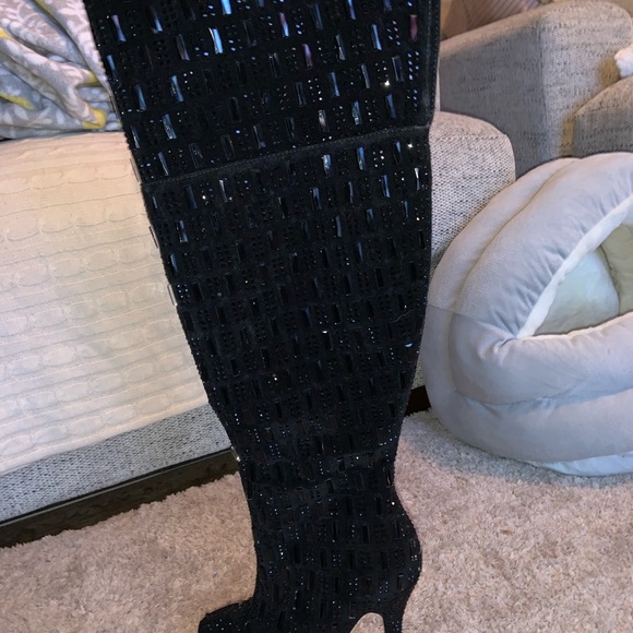 Boots - Picture 4 of 5